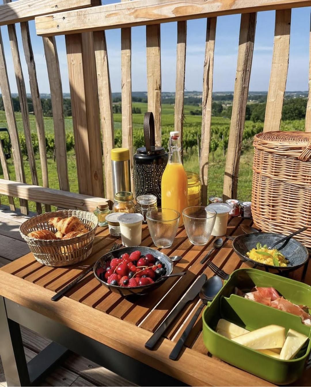 Le Domaine De La Tour Des Vents Bed and Breakfast Bergerac Eksteriør billede